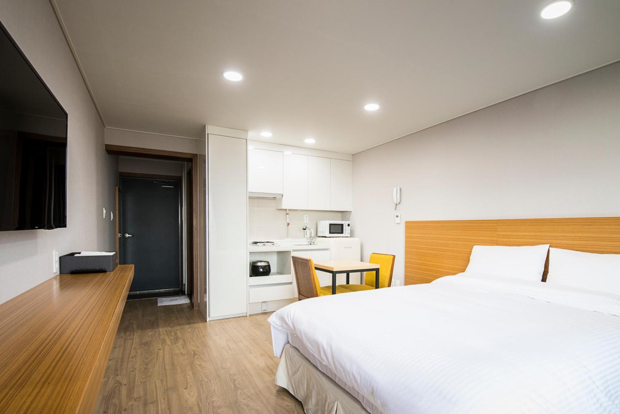 W Ocean Pension Seogwipo Extérieur photo